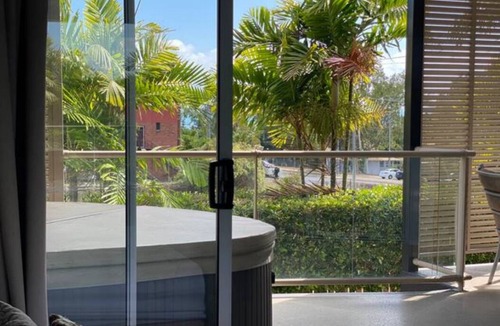 Airlie Beach Apartment | Seasalt@Airlie Beach - Best Location 1bed Apt , Private Spa