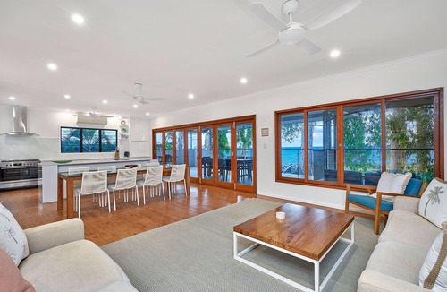 Clifton Beach House | Seascape - Absolute Beachfront, Luxury Holiday house in Clifton Beach