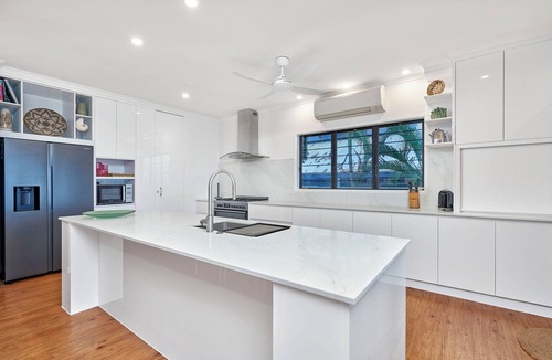 Clifton Beach House | Seascape - Absolute Beachfront, Luxury Holiday house in Clifton Beach