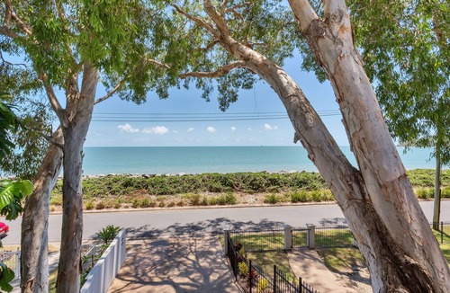 Clifton Beach House | Seascape Luxury Beachfront Holiday House