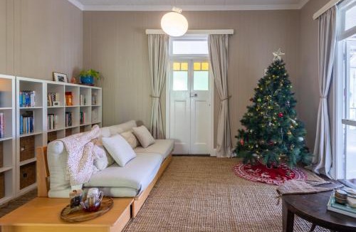 Wynnum House | SEASIDE HAVEN Luxe Four BR Oasis with Plunge Pool