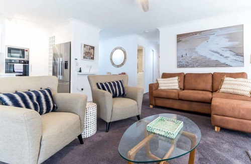 Main Beach Apartment | Seaside Serenity Ocean Views & Pool