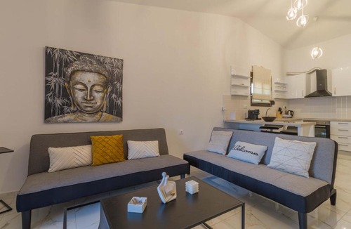 Loutra Oraias Elenis Apartment | Seaside Serenity Suite in Loutra