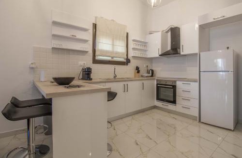 Loutra Oraias Elenis Apartment | Seaside Serenity Suite in Loutra
