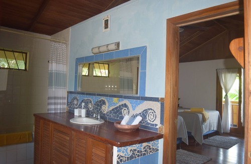Chiguata Cabin | Seaview at Playa Chiquita Wildlife Lodge above Canopy
