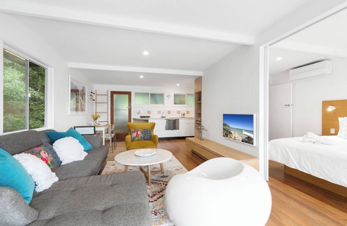 Noosa Heads Apartment | Seaviews Little Cove Beach Noosa 2BR 200m to beach