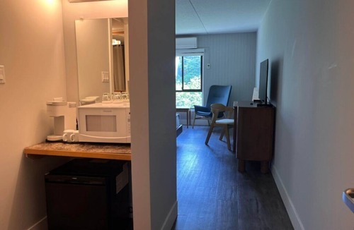 Downtown Hotel | Sechelt Inn