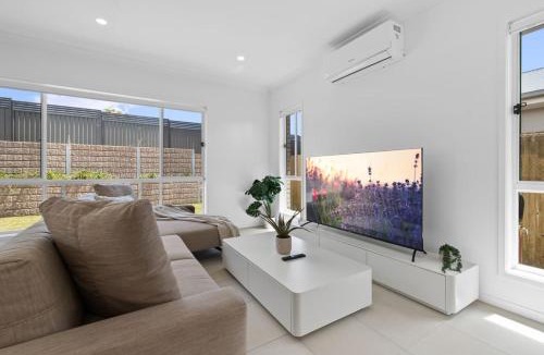 Victoria Point House | Secluded 4Bed Retreat Mins to Beaches and Wineries
