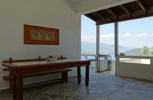 Lokroi House | Secluded house with great view and private beach