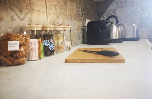 Plumstead Apartment | Self Catering Fully Equipped Cottage set in a leafy suburb