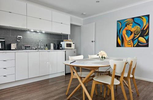 Rochedale South Apartment | Self-Contained 2BR Guest Suite with On-site Parking