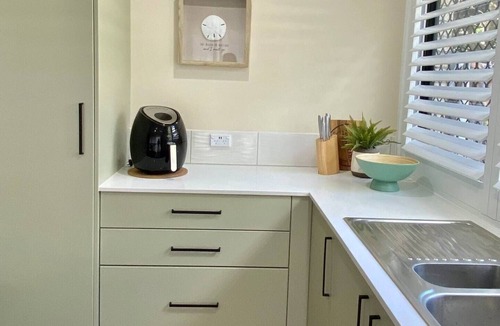 Pimpama Apartment | Self-contained Studio in Pimpama - Gold Coast. Close to all major theme parks.