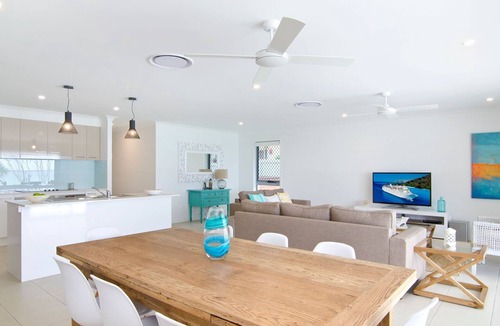 Bilinga House | Sentosa on Tugun - Absolute Beachfront Home