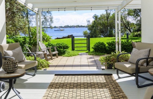 Sandstone Point House | Serenity on Spinnaker