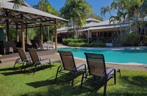 Noosaville Apartment | Serenity style and space in tropical surrounds