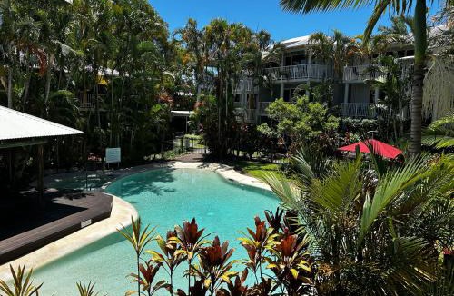 Noosaville Apartment | Serenity style and space in tropical surrounds