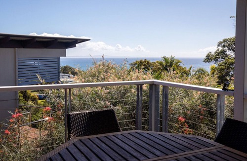 Point Lookout House | Set high with sweeping ocean views to Moreton Island and Cylinder Beach.