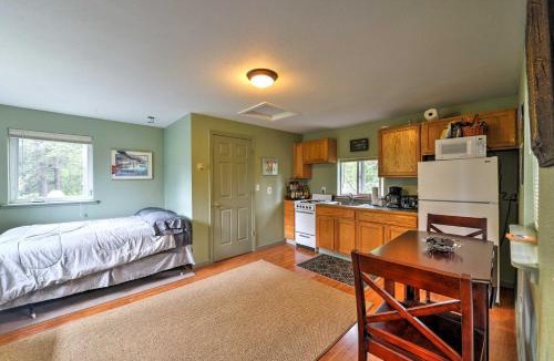 Seward Apartment | Seward Studio w/Deck, Outdoor Dining & Mtn Views!