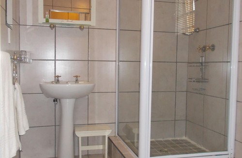 Emgwenya House | Shamrock Arms Guest Lodge