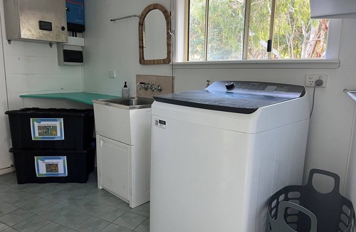 Happy Valley House | Shearwater - Spacious family holiday rental in Happy Valley