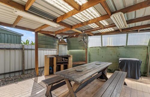 Tin Can Bay House | Shore beats work!