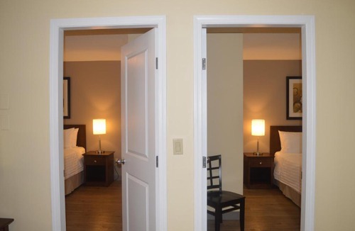 South Pandosy Hotel | Siesta Suites