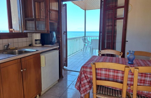 Andravida-Kyllini Apartment | Simple seafront flat with pool in Ilia, Peloponnese, Greece
