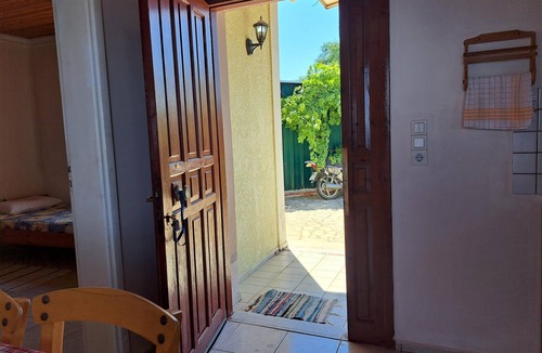 Andravida-Kyllini Apartment | Simple seafront flat with pool in Ilia, Peloponnese, Greece