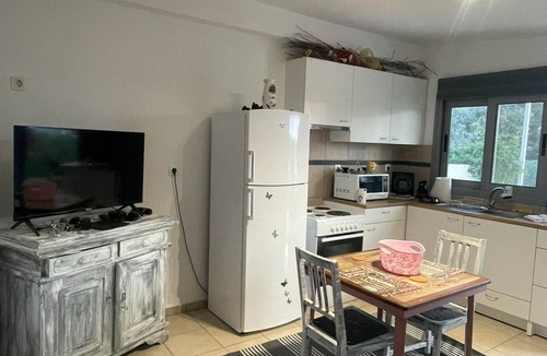 Kropia House | Simple Stay Vari's House