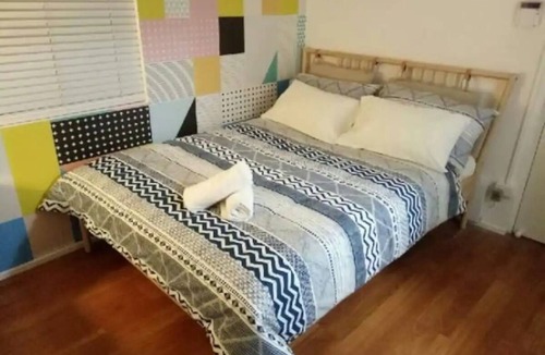 Sunnybank House | Simple Sunnybank Studio FREE A/C, parking & WiFi