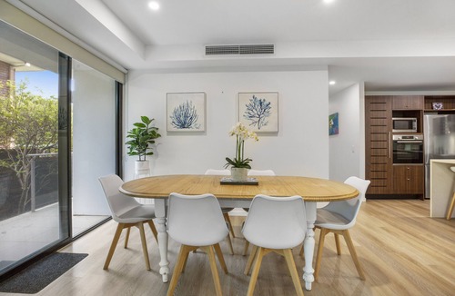 Peregian Beach Apartment | Single level Peregian apartment 2 min walk to beach