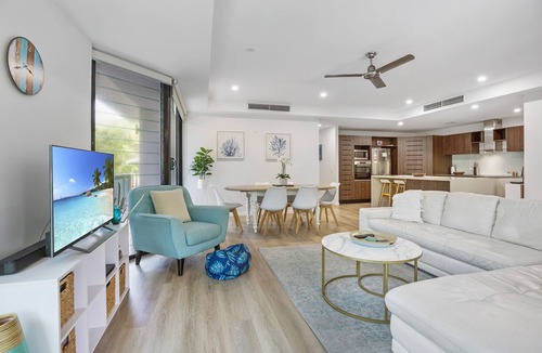 Peregian Beach Apartment | Single level Peregian apartment 2 min walk to beach
