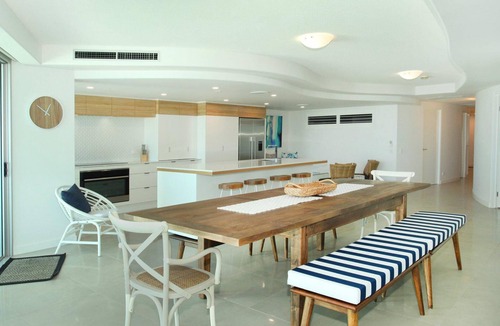 Mooloolaba Apartment | Sirocco 201 by G1 Holidays - Large Five Bedroom Beachfront Apartment in Sirocco Resort