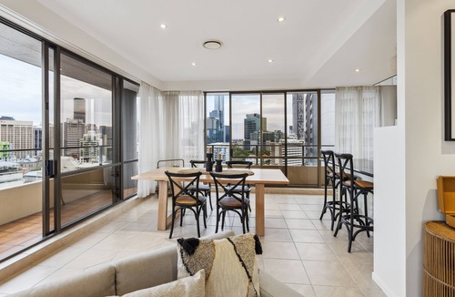 Spring Hill Apartment | Skyhigh Apt w City Views, Pool, Gym & 2 Carparks