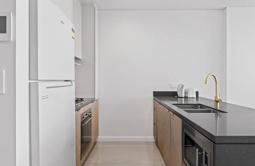 Surfers Paradise Apartment | SkyHigh Ocean Luxe | Balcony & Resort Amenities