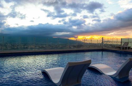Curridabat Apartment | Skyline 20th Floor Studio with Pool, AC & Free Parking