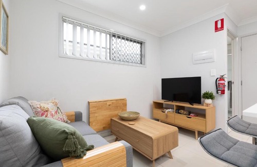 Rocklea Apartment | Smart Suites Self Check-in Apartments - W Freney