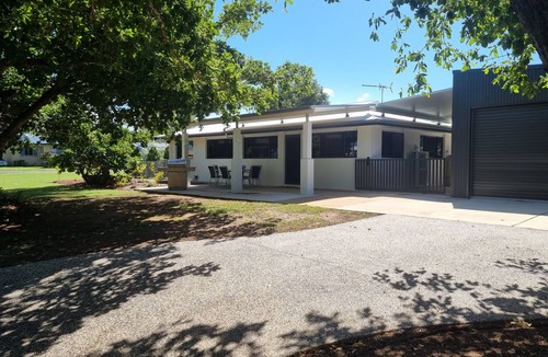 Elliott Heads House | SMILEY'S BEACH HOUSE. nOcean Views 100m to Water Walk to everything.
