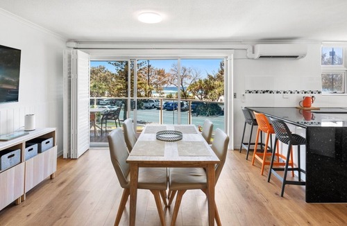 Gold Coast Apartment | Some people look for a beautiful place, while others make a place beautiful.
