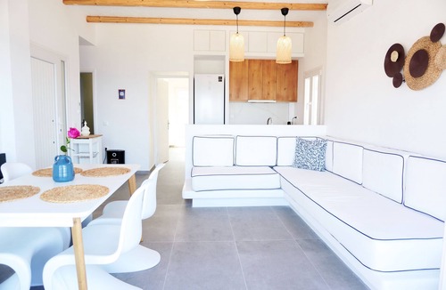 Kamari Apartment | Sonus Mare Santorini