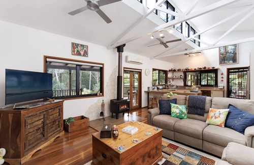 Doonan House | Spa with beautiful view, cozy fireplace - Beach 10 km - Eumundi Markets 6 km