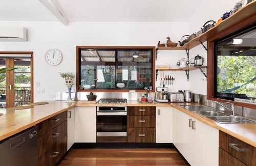 Doonan House | Spa with beautiful view, cozy fireplace - Beach 10 km - Eumundi Markets 6 km
