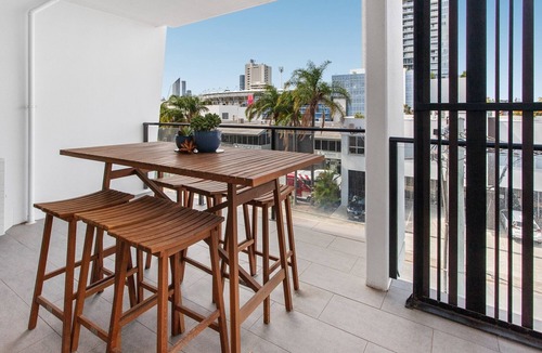 Woolloongabba Apartment | Spacious 2-Bed Unit With Balcony Next to The Gabba