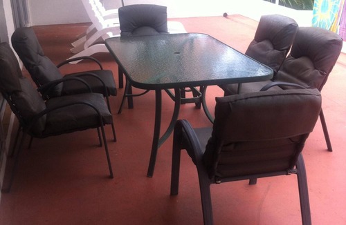 Noosa Heads Apartment | Spacious 2 bedroom air conditioned 500 M. to Beach/Hastings Street