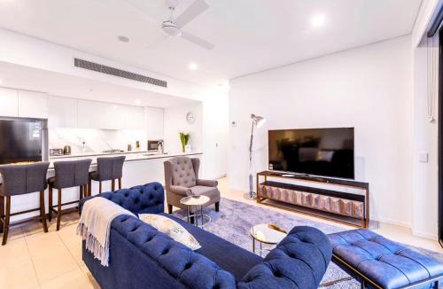 South Brisbane Apartment | Spacious 2Bed Apartment plus Nook with River View