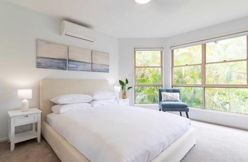 Shelly Beach House | Spacious 4-Bed House Metres from Beach