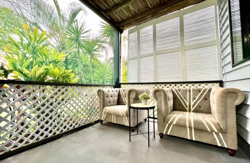 Bundaberg North House | Spacious 5 BR Family Home with free WIFI & AC pet friendly