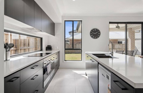 Victoria Point Apartment | Spacious 6BR Home Near Beach in Victoria Point