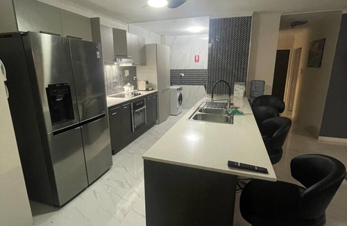 Southport Apartment | Spacious +7 Guest Beachfront Unit