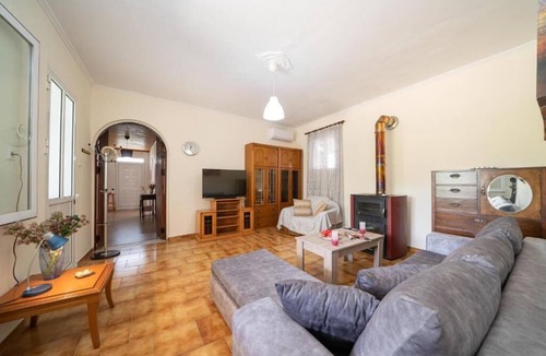 Sami House | Spacious and comfortable house within very short walking distance to beach